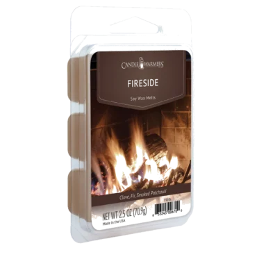FIRESIDE FRAGRANCE: Crackling wood-burning fireplace infused with notes of sugared cinnamon. TOP NOTES: Citrus Peel, Clove Leaf, Cinnamon Bark MID NOTES: Fresh Rosemary, Fir Needle, Cedar Leaf, Winterberry BASE NOTES: Sandalwood, Smoked Patchouli, Sweet Hay, Sheer Musk